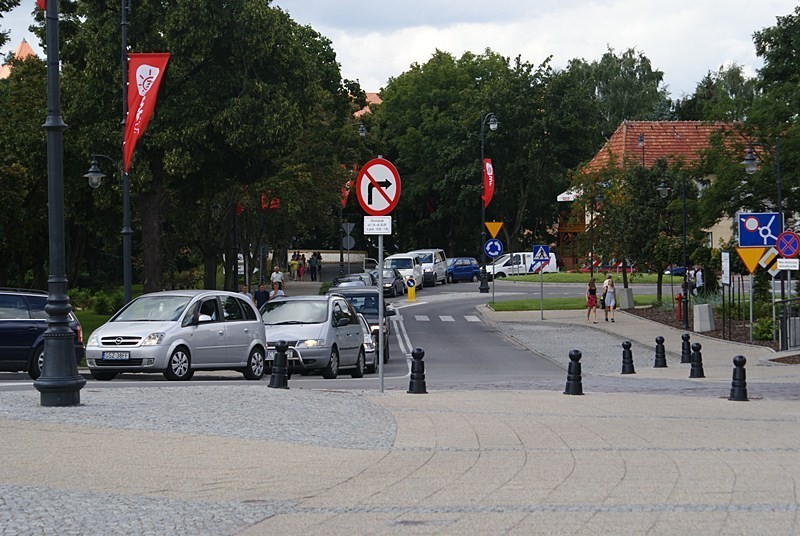 Rondo w centrum, ul. Piastowska, Piłsudskiego, Mickiewicza