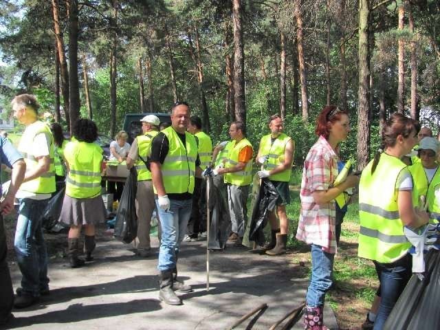 W środku komendant Straży Miejskiej Sławomir Pabiasz