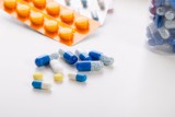 Leki bez recepty – czy wiesz, jak przyjmować je bezpiecznie? Poznaj najważniejsze zasady stosowania leków OTC