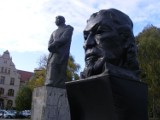 Głowa Wieniawskiego na placu Mickiewicza