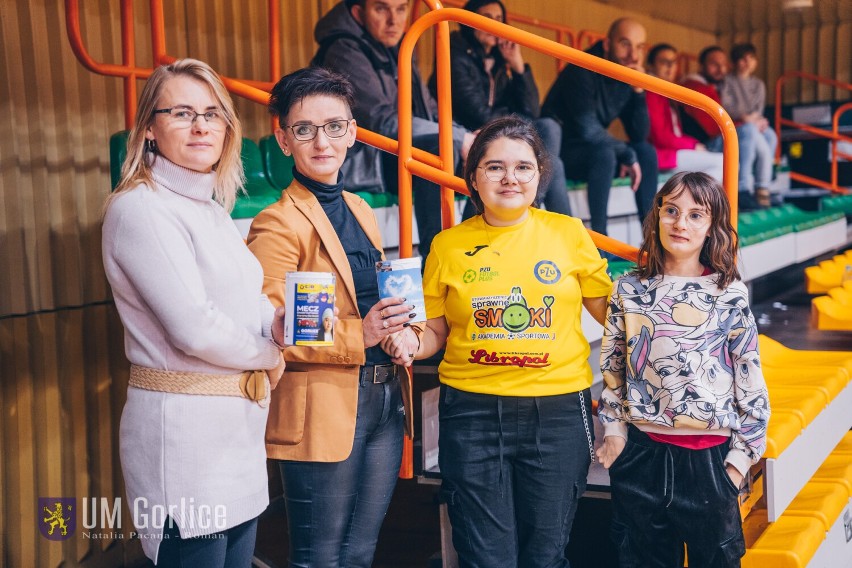 W  Gorlicach niedziela należała dla Madzi! To dla dziewczynki zagrałą reprezentacja Polski w futsalu, a wolontariusze licytowali gadżety