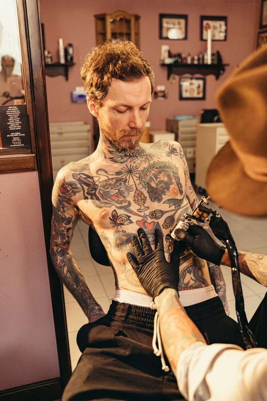Od znaczeń do symboli: wybór męskiego tatuażu