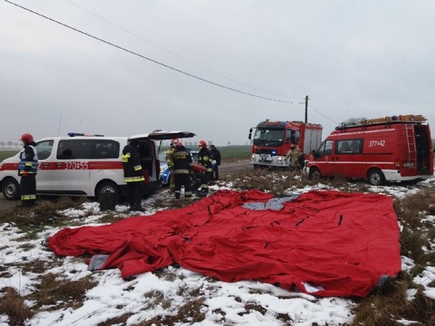 Tragedia w Chociszewie. Na przejeździe kolejowym doszło do śmiertelnego wypadku. Tir zderzył się z szynobusem
