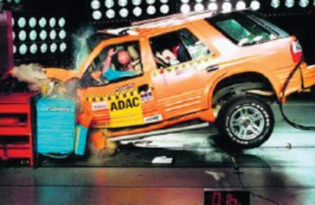 Landwind był pierwszym chińskim samochodem eksportowanym do Europy (od lipca 2005 r.) Najtańsza wersja kosztuje 60 tys. zł, jego wzorzec - Toyota Land Cruiser - min. 168 tys. zł. W crash testach firmy ADAC dostał zero gwiazdek: kierowca ginie w czołowym zderzeniu przy 64 km/godz.