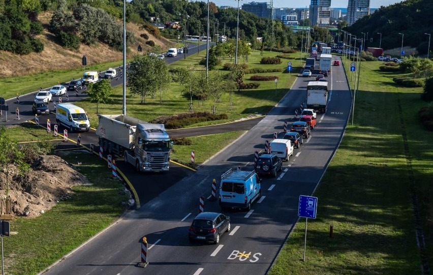 W ramach inwestycji powstanie nowy obiekt z drogą rowerową,...