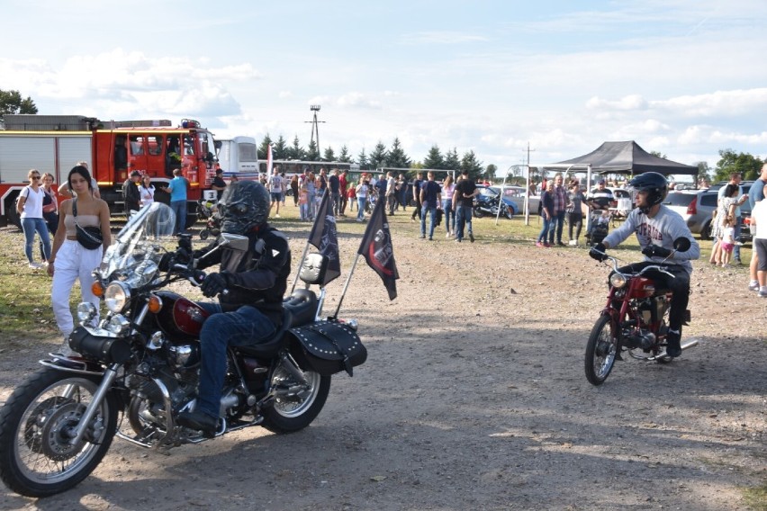 Gmina Wągrowiec. Auta retro opanowały Łaziska. MOTO PIKNIK 3 i PÓŁ ŁAZISKA 2021