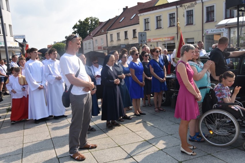 Peregrynacja 2022 Wągrowiec. Kopia Cudownego Obrazu już w farze. Przywitano ją na Rynku w Wągrowcu 