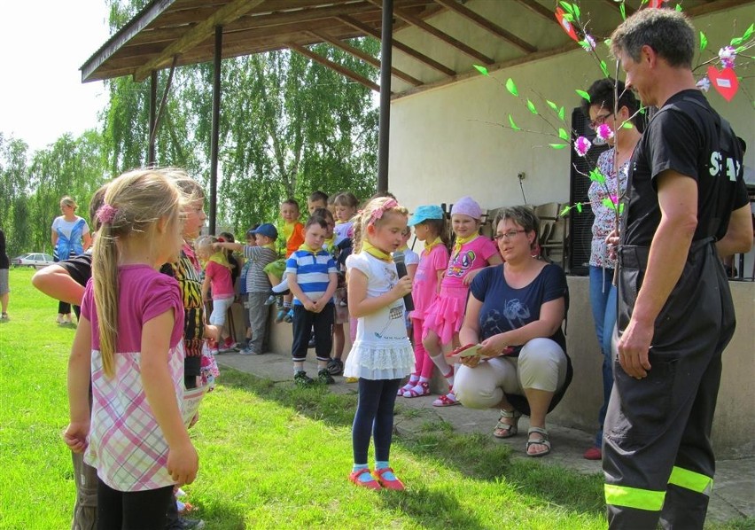 Pstrokonie: Piknik strażacki dla dzieci [zdjęcia]