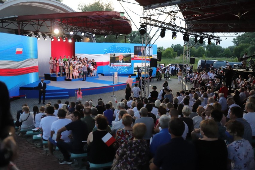 Wybory prezydenckie 2020. Wieczór wyborczy Andrzeja Dudy w Łowiczu. Zobaczcie zdjęcia