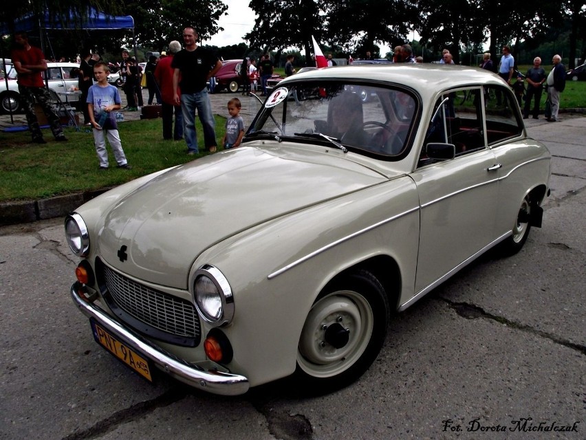 d)#Syrena_105 rocznik 1983, pojemność  - 850 cm. W syrence...