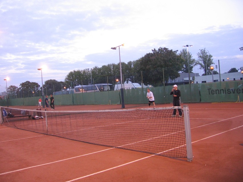 Nocny Turniej Tenisa przyciągnął wielu zawodników