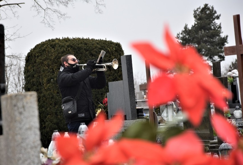 Pogrzeb Tadeusza Żaka w Warcie. Pożegnanie społecznika, pasjonata harcerstwa i historii odbyło się z honorami ZDJĘCIA