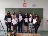 Zakończenie roku w szkołach w powiecie opatowskim. Maturzyści odbierali świadectwa (ZDJĘCIA)