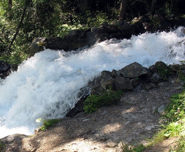 Potok Bystra w Zakopanem. To z niego miejsca spółka wodociągowa czerpie wodę, która trafia potem do kranów mieszkańców.