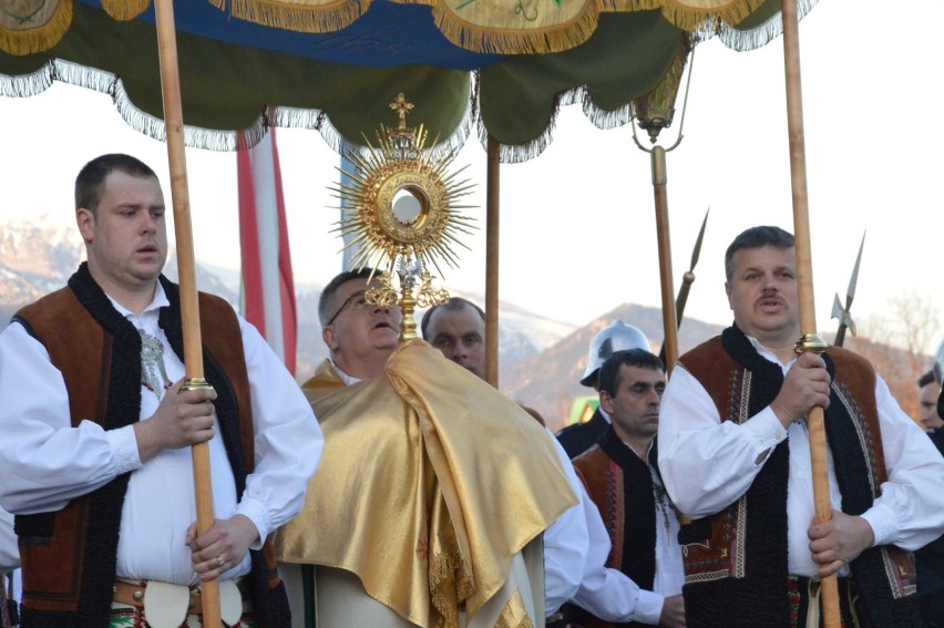 Wielkanoc w Zakopanem. Rezurekcyjna msza góralska [ZDJĘCIA]