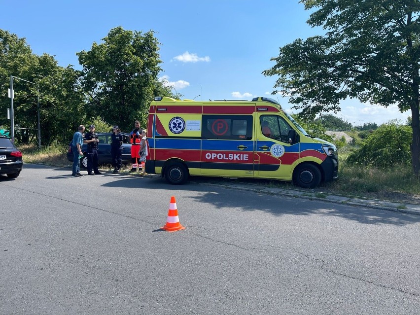 Opolska giełda i awantura o 5 zł. Wybita szyba, poszkodowana kobieta. Policja i pogotowie na miejscu