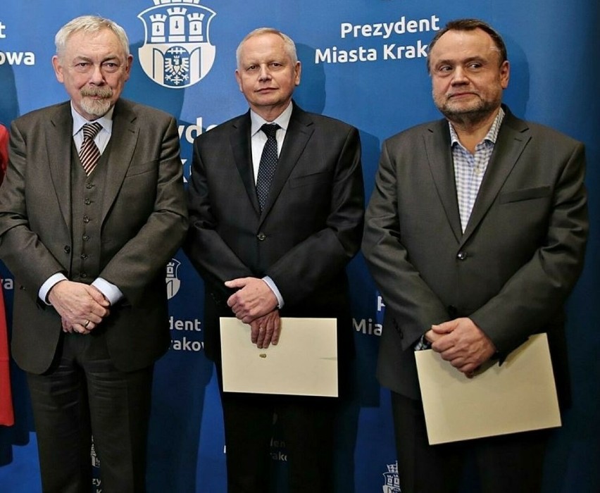 Prezydent Jacek Majchrowski (z lewej) zrezygnował z...