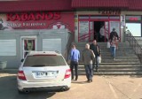 Jabłonka: Napad na kantor w dzień targowy. Ukradli 200 tys. zł, trwa obława (wideo)