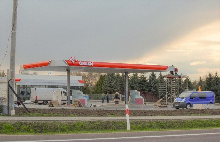Budowa stacji paliw Orlen w Orłach koło Przemyśla.