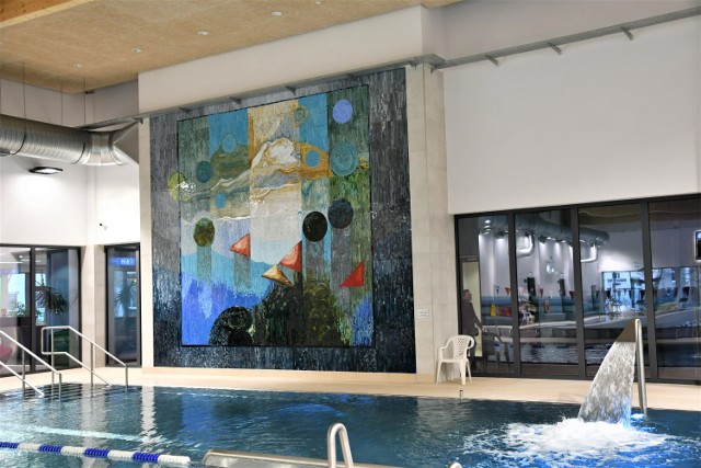 Mozaika przedstawiająca obraz świnoujskiego artysty malarza Jana Bociągi zdobi jedną ze ścian basenów w kompleksie Uznam Arena. Mozaika ma prawie 40 metrów kwadratowych powierzchni i złożona jest – uwaga – z niemal 100 tysięcy drobnych szklanych elementów.