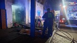 Policjanci z Częstochowy uratowali mężczyznę z płonącego budynku