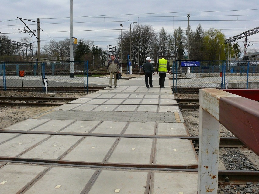 Chełm: Kładka na Dworcu Głównym w remoncie, a tymczasowe przejście do rozbiórki