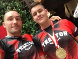 Wiesław i Igor Rzanni osiągają kolejne sukcesy w siłowaniu na rękę! Przywieźli złote medale