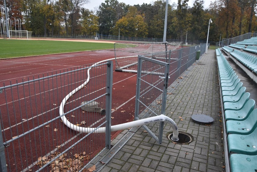 Malbork. Stadion Miejski bez certyfikatu PZLA. Zdaniem kontrolera, bieżnia pozostawia sporo do życzenia