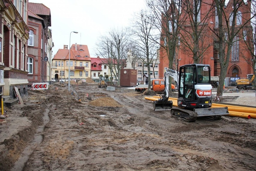 Trwa przebudowa placu Kopernika. Pracom sprzyja ciepła zima