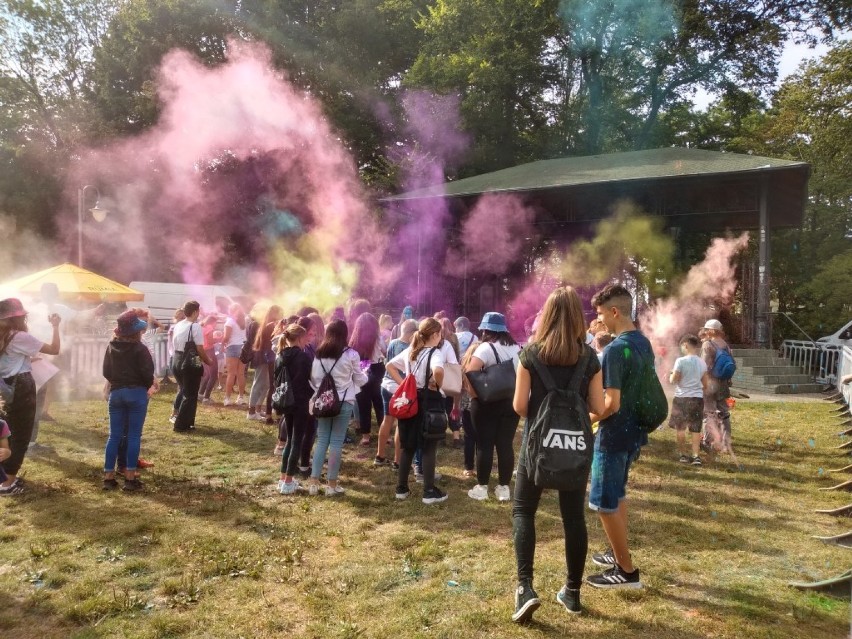 Festiwal Kolorów w Rumi. Kolorowo było w Parku Starowiejskim