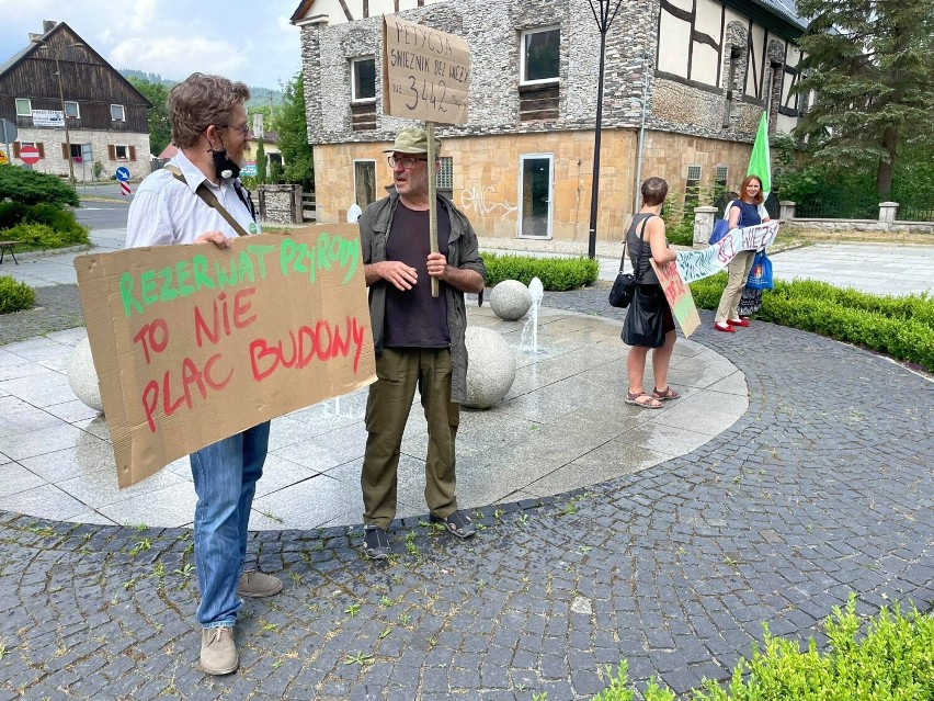Stronie Śląskie. Protest przeciw budowie wieży widokowej na Śnieżniku