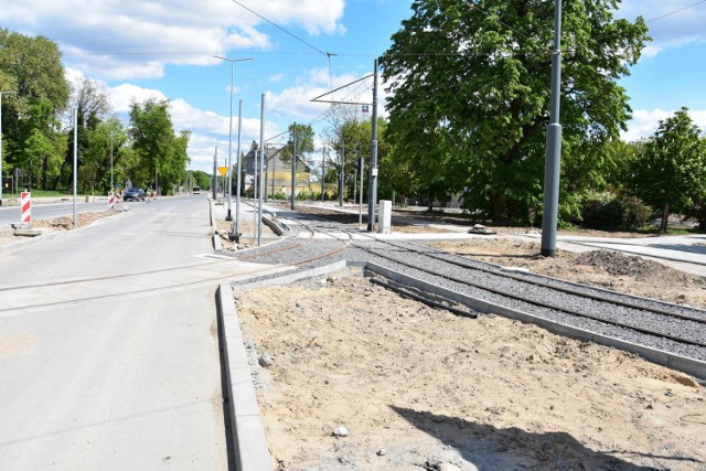 WIDEO: Mieszkańcy ul. Kostrzyńskiej w trakcie inwestycji "zastali" torowiska i podjazdy wyższe niż przed inwestycją...
