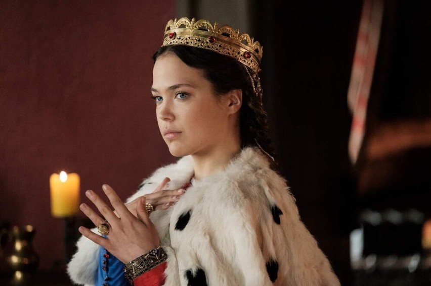 Dagmara Bryzek jako Jadwiga w serialu "Korona królów".