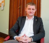 Śrem: Dyrektor LO Piotr Mulkowski, mówi o rewolucji