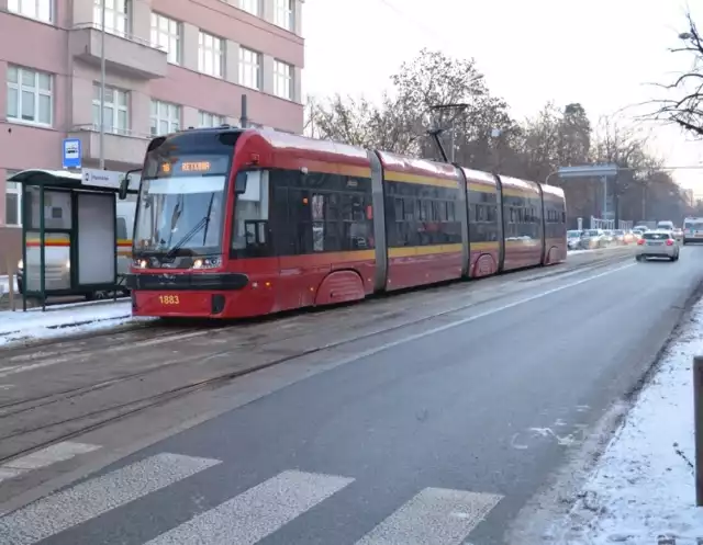 Od 1 lutego tramwaje linii 12, 17 i 18 wróciły na stałe trasy i kursują przez skrzyżowanie ulic Narutowicza i Kopcińskiego.