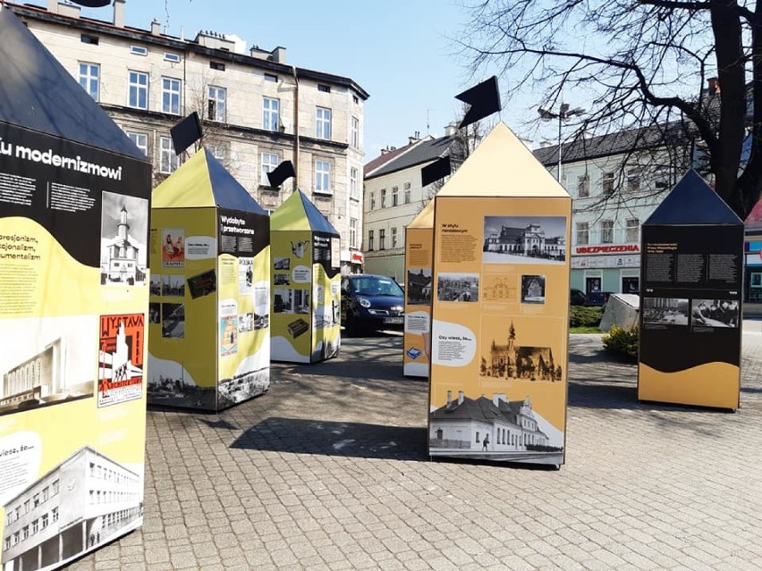 Na pl. Berka Joselewicza kolejna plenerowa wystawa Muzeum...