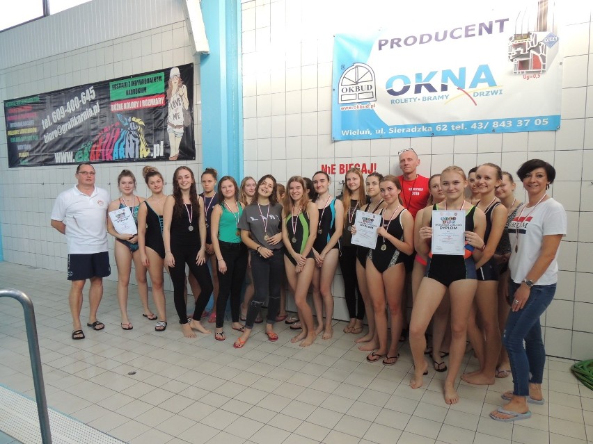 Drużyny dziewcząt i chłopców z I LO wygrały mistrzostwa powiatu wieluńskiego szkół ponadgimnazjalnych w pływaniu[FOTO, WYNIKI]