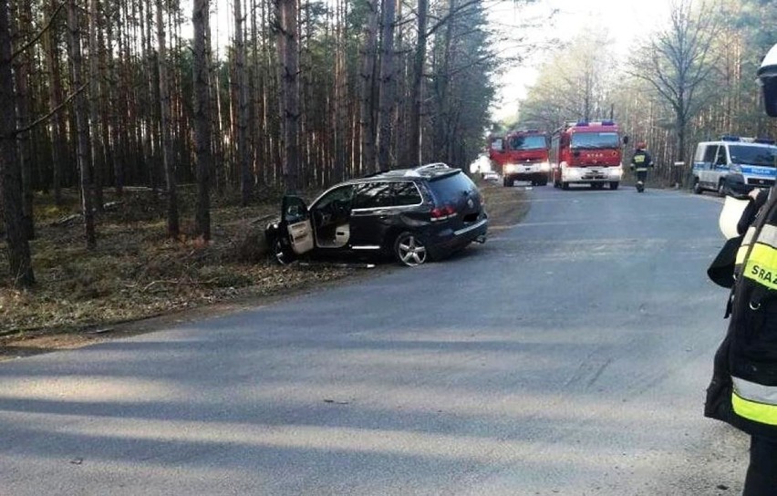 Na drodze lokalnej w miejscowości Wierzchy w gminie Wołczyn...