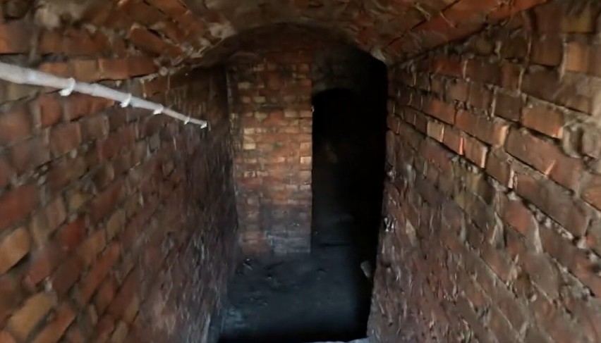 Tajemniczy korytarz w piwnicach Pałacu Saskiego