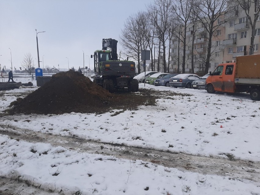 Budowa parkingu u zbiegu ulic Wojska Polskiego i Szarych...