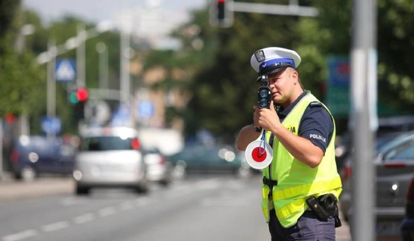 Funkcjonariusze policji będą mierzyć prędkość na dwa...