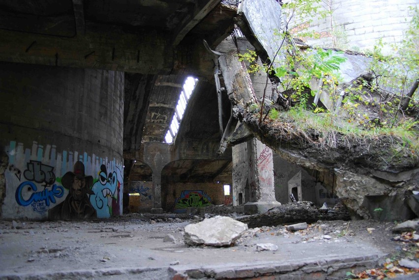 Grodziec: Pierwsza cementownia w Polsce popadła w ruinę [ZDJĘCIA]