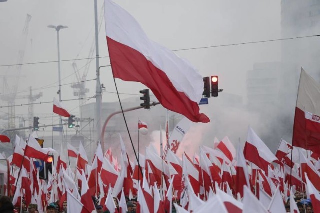 Zobacz koniecznie:
* Pokaz fajerwerków w Warszawie. 11 listopada niebo rozświetliły sztuczne ognie [ZDJĘCIA]
* Niesamowite zdjęcia Marszu Niepodległości. 250 tys. uczestników widzianych z góry [ZDJĘCIA]
* Marsz Niepodległości 2018 Warszawa. Zdjęcia z wielkiego przemarszu przez stolicę [ZDJĘCIA]
* Marsz Niepodległości 2018. Relacja na żywo, trasa. Zdjęcia z marszu