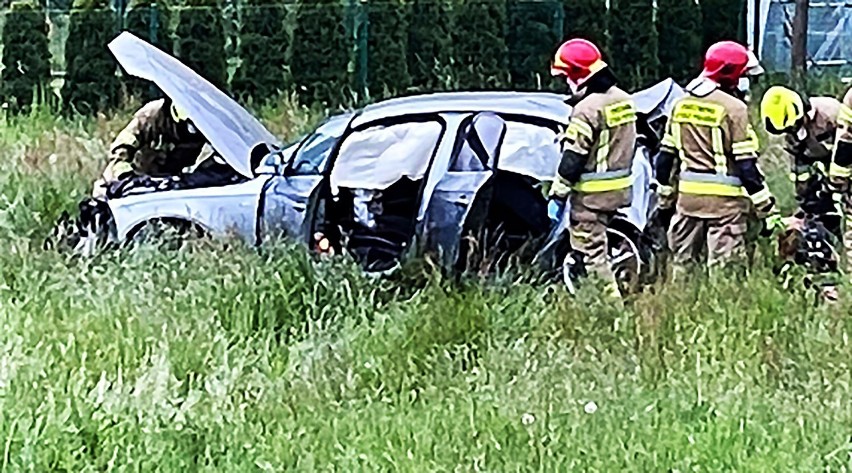 Samochód pofrunął niczym samolot. Rozbił sie 50 m od drogi koło Limanowej