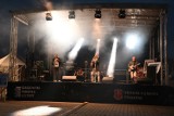 Fantastyczny koncert dla Michała Podymy w Staszowie. Kapela "Jędrusie" porwała widownię - zobacz zdjęcia