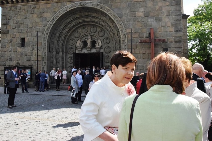 premier szydło na święceniach kapłańskich