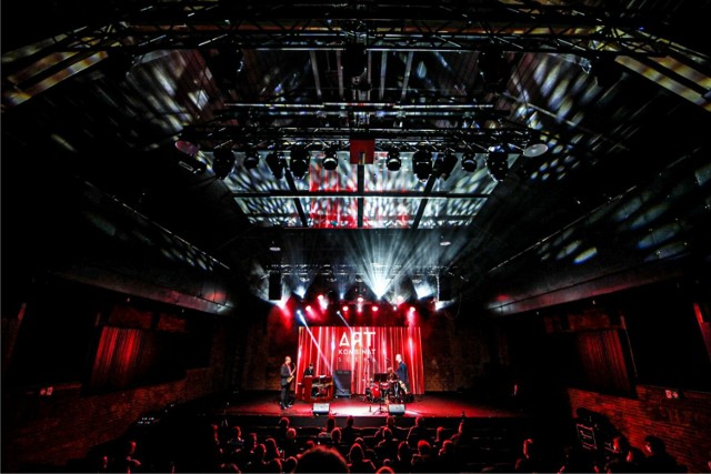 Energia, pasja i niezapomniane brzmienie - WaluśKraksaKryzys w akcji na Scenie Monopolis podczas Go! On Stage Festival w Łodzi