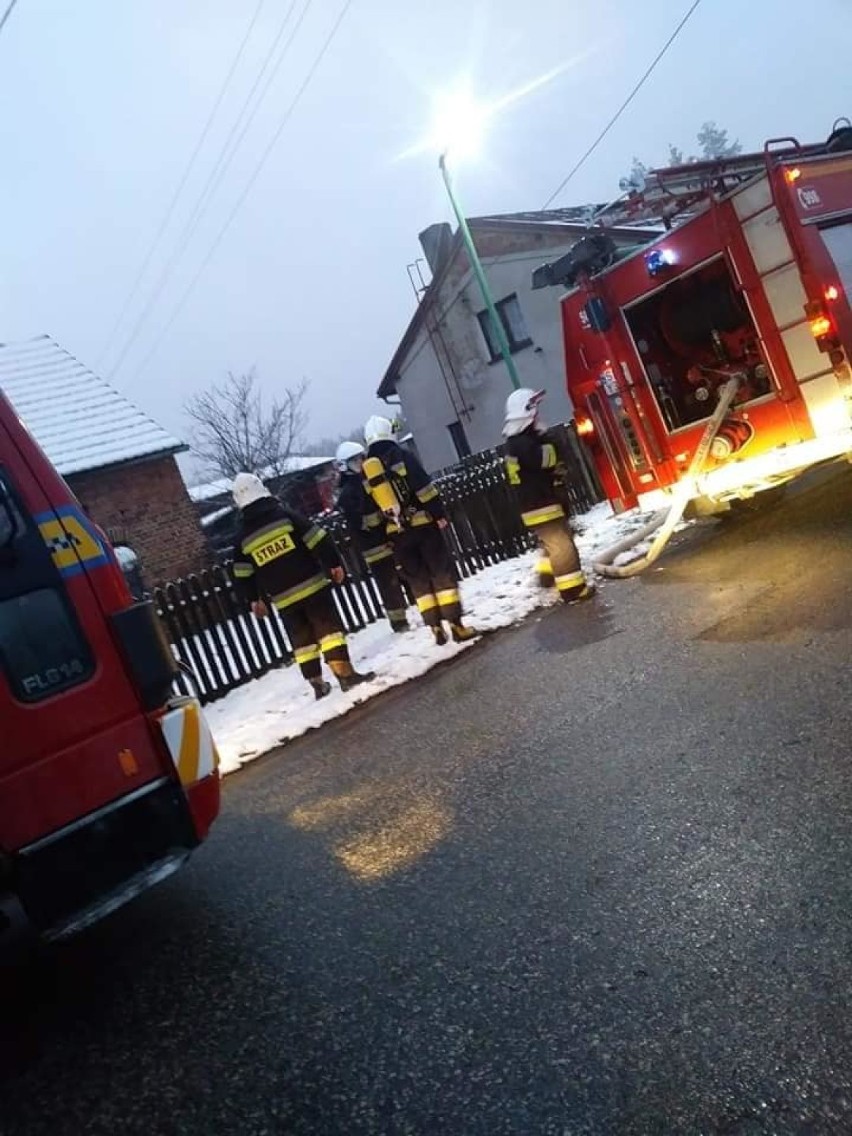 Pożar budynku gospodarczego, w którym przebywały zwierzęta. Budynek przetrwał, niestety część zwierząt spłonęła ZDJĘCIA