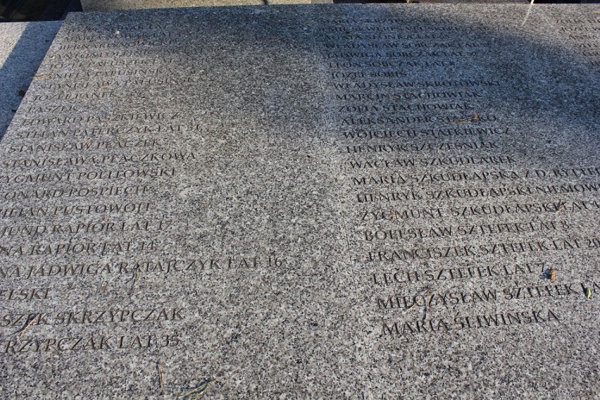 Pomnik upamiętniający ofiary nalotu na kolski dworzec