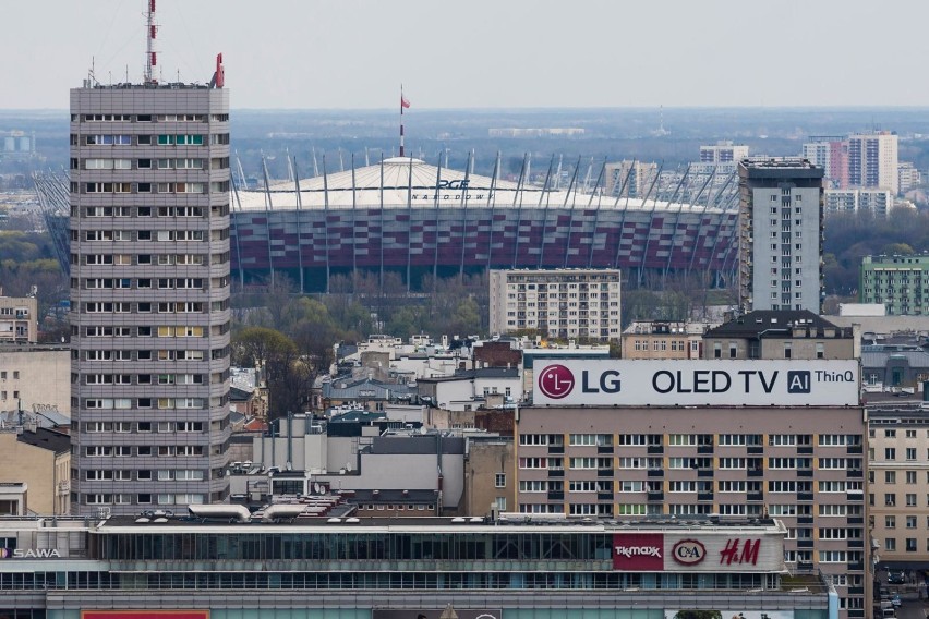 Mieszkania w Warszawie są drogie, bo zarabiają na nich...